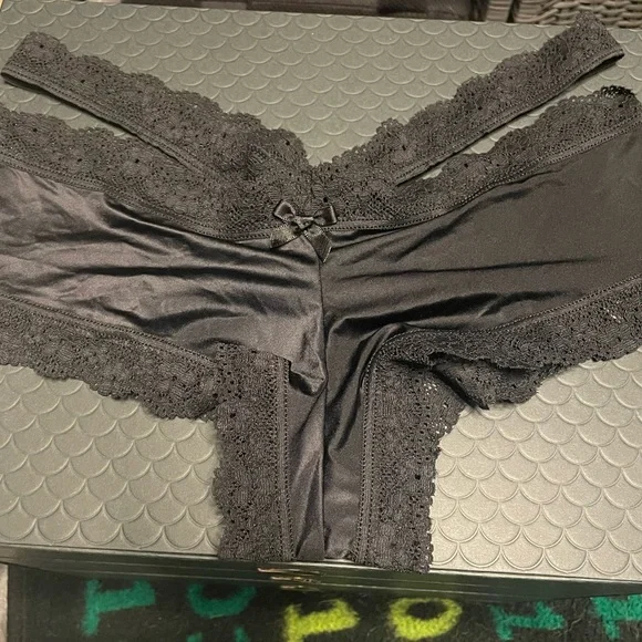 PINK Victoria's Secret Multicolor Lace and Star Panties Set - Picture 10 of 12